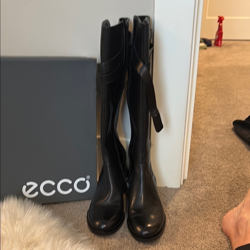Ecco Sullivan Black leather riding knee high Boots Sullivan. Sz 38.
New.